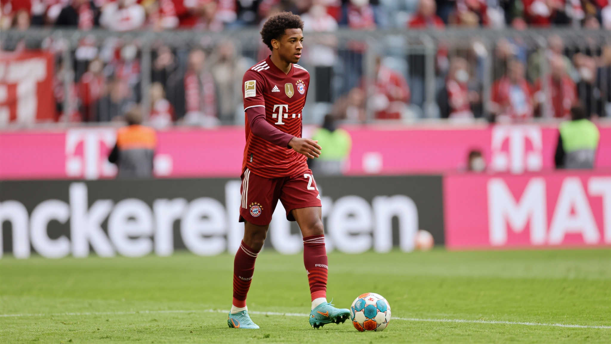 德天空：穆西亚拉身体状况良好，周日将如期参赛